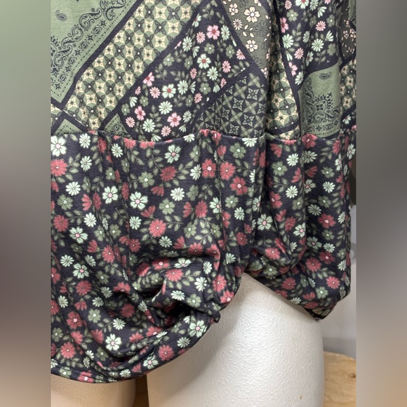 Patchwork Print Blouse EUC - Picture 5 of 8